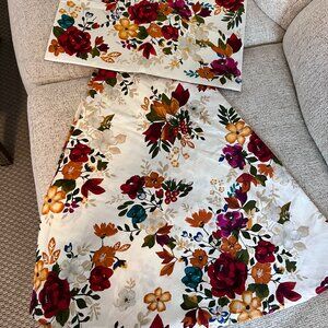 Pioneer Woman 70" Round Tablecloth and One Placemat Country Floral Flower Garden